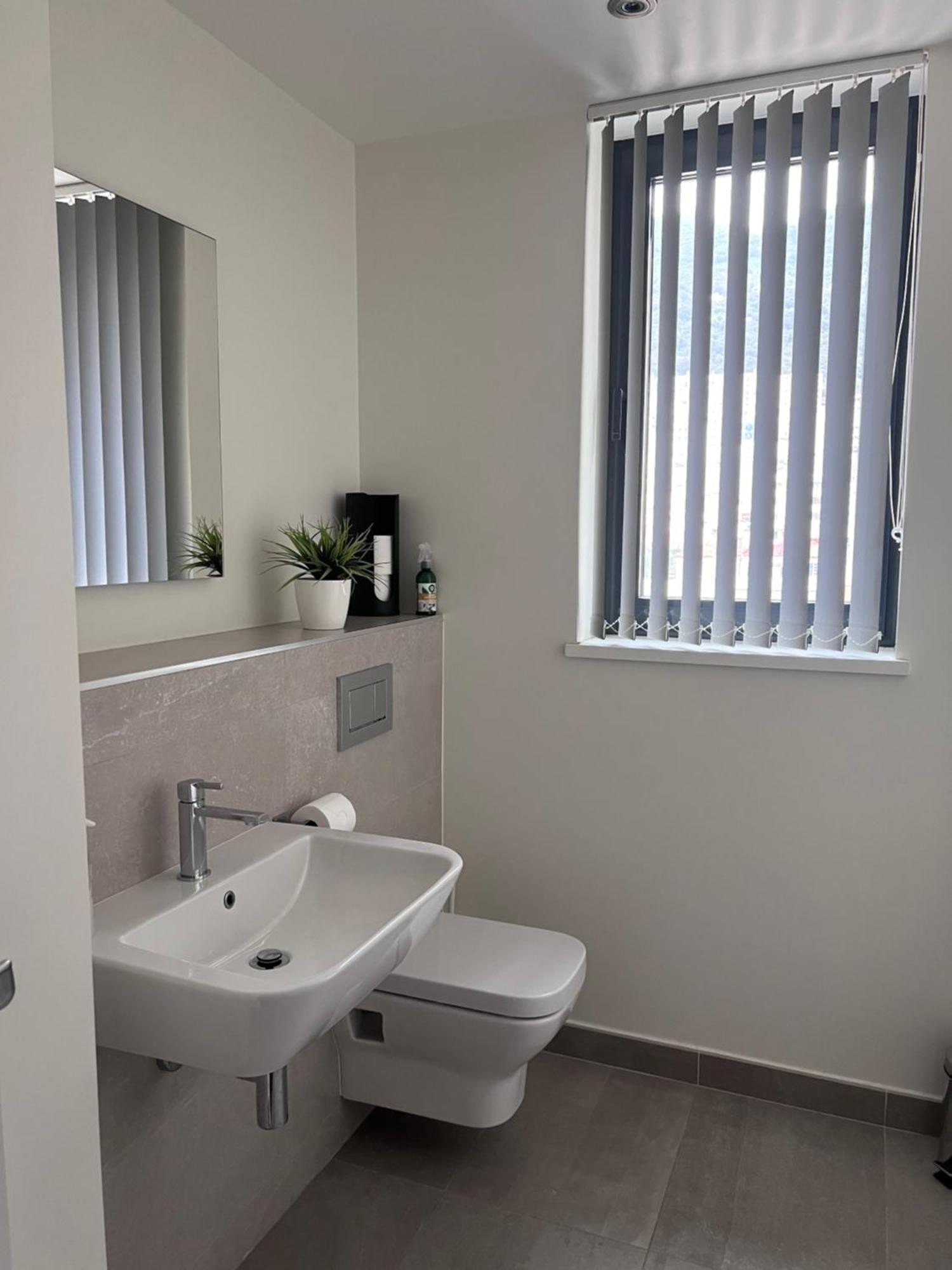 Deluxe 1-Bed Apartment In The City Centre Gibraltar Exteriör bild